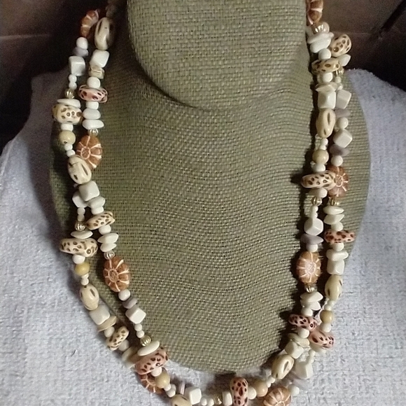 Brown white tribal ethnic African necklace - Picture 2 of 5